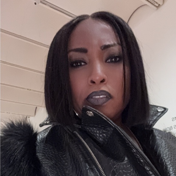 Meet your Posher, Winona - Picture 2 of 7